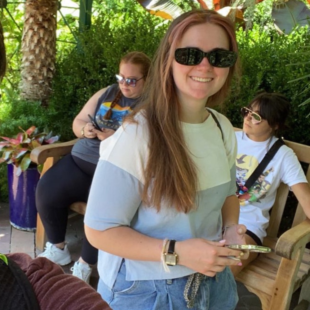 Meet your Posher, Olivia